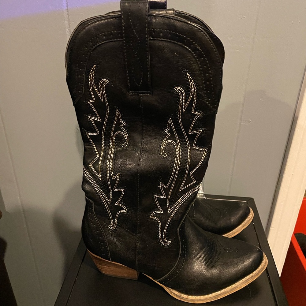 Women’s rollda black boots size 7